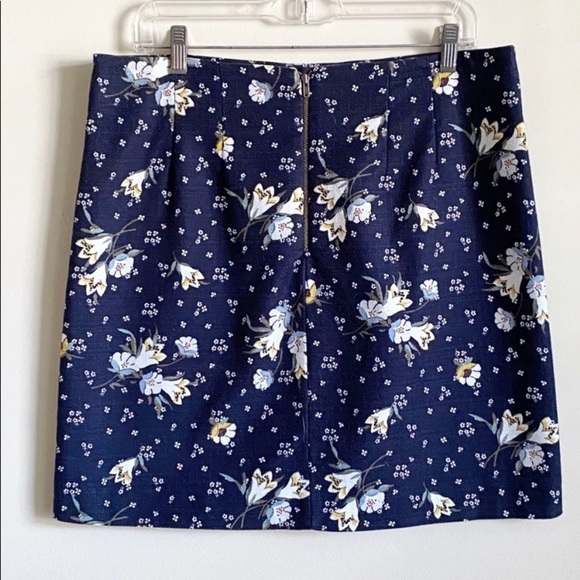 LOFT Mini Floral Skirt Size 10 Blue - Picture 4 of 6
